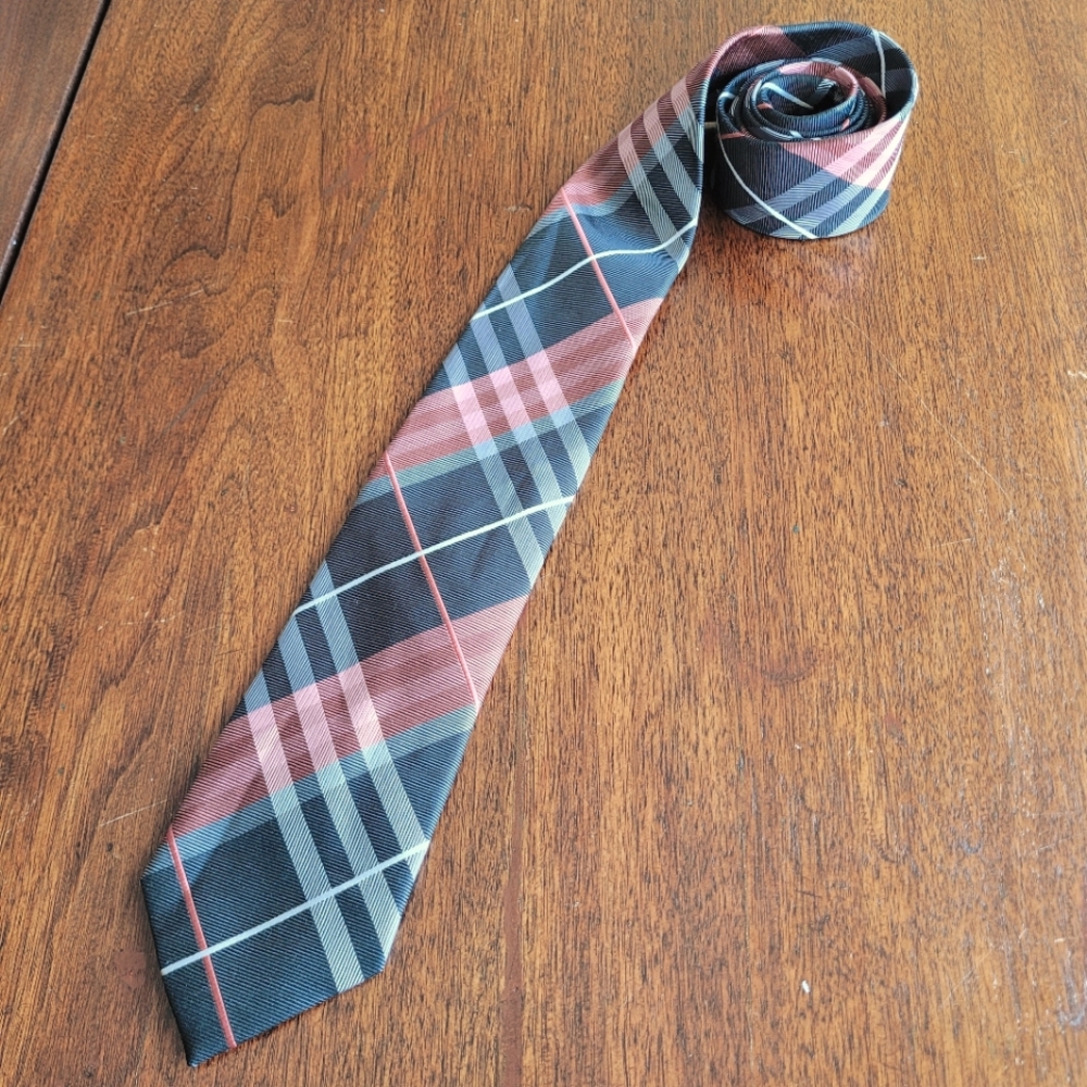 Geoffrey Beene 100% Silk Neck Tie